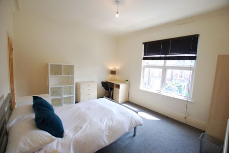 4 bedroom terraced house to rent - Photo 5