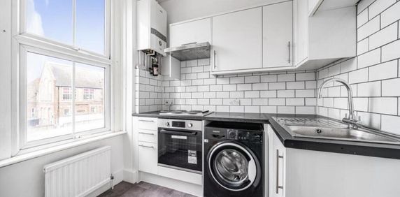 1 bedroom in a flat share to rent - Photo 2