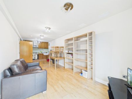 2 bedroom flat to rent - Photo 2