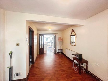 5 bedroom detached house to rent - Photo 4