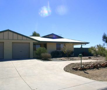3 BEDROOM 1 BATHROOM UNIT IN LARAPINTA RECENTLY RENOVATED - Photo 2