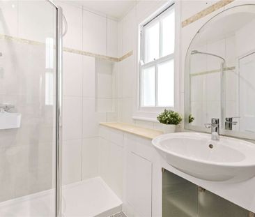 A lovely family home with grand proportions and a wider than averag... - Photo 1