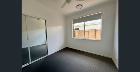 Brand New with Ducted Aircon! - Photo 4