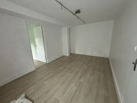 Location Appartement 2 pièces 65m² SABLE SUR SARTHE 72300 - Photo 5