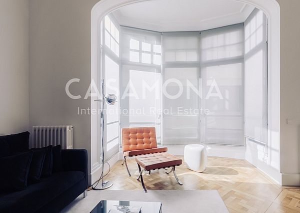 Modern 3 Bedroom Apartment with Private Terrace in Eixample