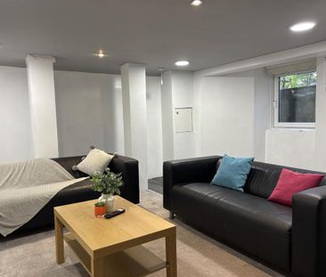 7 bedroom private hall to rent - Photo 1