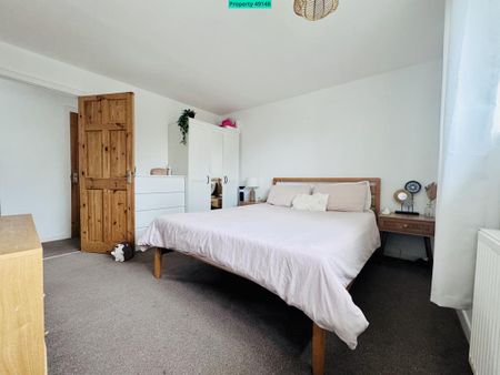 3 bedroom end of terrace house to rent - Photo 4