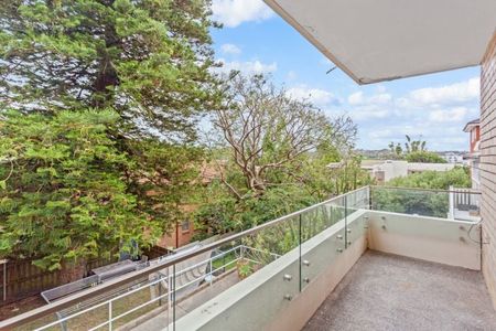 Spacious Fully Furnished 2-Bedroom Apartment with Garage – Prime Coogee Location - Photo 5