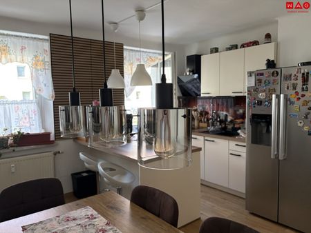 Wohlfühlen leicht gemacht: helle Räume und eine einladende Atmosphäre machen diese 2-Zimmer-Wohnung mit offener Küche zu einem schönen Zuhause in ruhiger Grünlage - ab Dezember verfügbar! - Foto 3