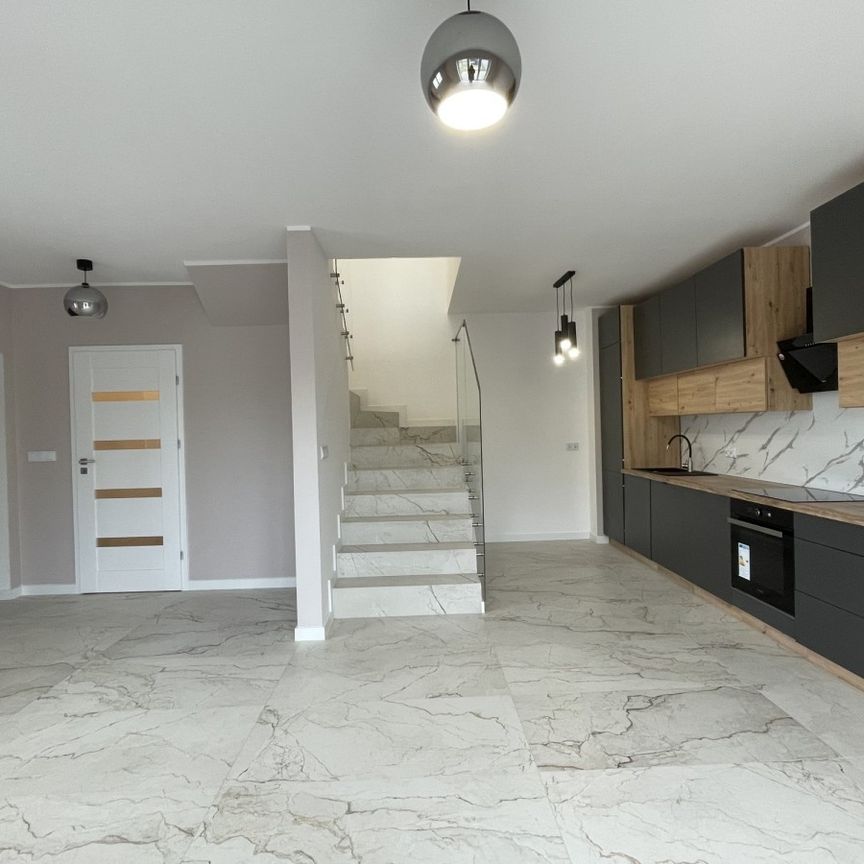 Nowiutki z pełnym wyposażeniem - Фото 1