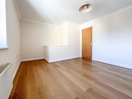 2 bedroom end of terrace house to rent - Photo 4