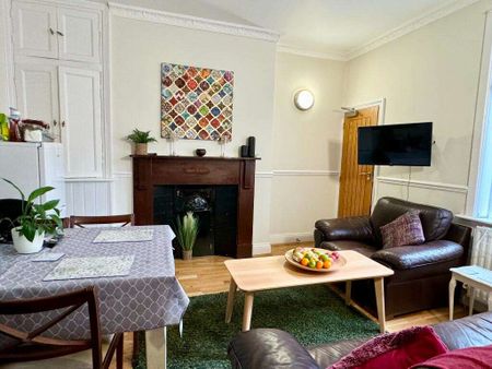 Harding Terrace Room 3 - Photo 2