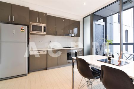 Spacious & Furnished Modern One Bedroom in CBD. - Photo 2