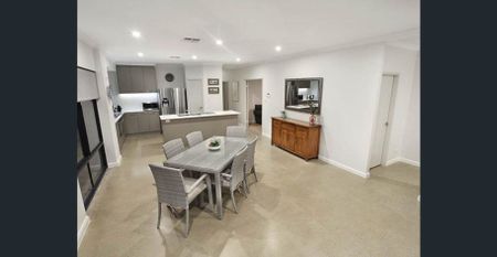 Quality Home Suited to a Professional Couple or Small Family - Photo 2