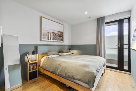 Cozy, Sunlit Apartment with Large Balcony! - Photo 4