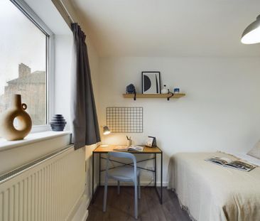 1 bedroom in a house share to rent - Photo 2