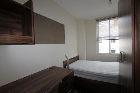 4 bedroom flat to rent - Photo 4