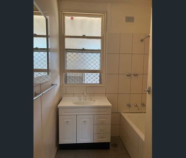 Light-Filled 3 Bedroom Home in the Heart of Convenience - Photo 5