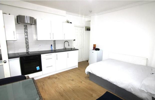 Studio to rent - Photo 1