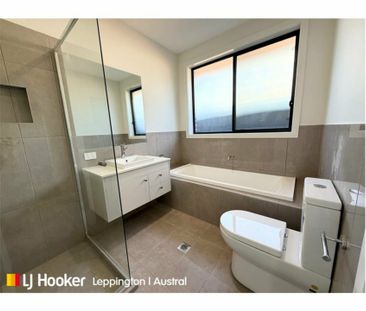 FRESH, MODERN & MOVE IN READY - Photo 2