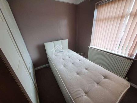 Wayne Close, Batley, WF17 - Photo 3