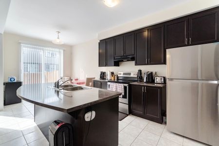 For Lease - 532 Edenbrook Hill Drive, Brampton, Ontario - Photo 2