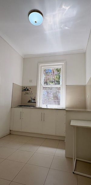 Prime Location in Carlton - Photo 1