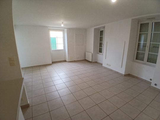 Location Maison 4 pièces 75m² DOMPIERRE SUR MER 17139 - Photo 1