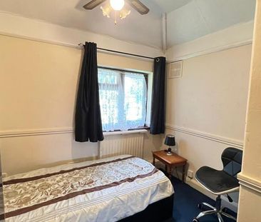 4 bedroom semi-detached house to rent - Photo 1