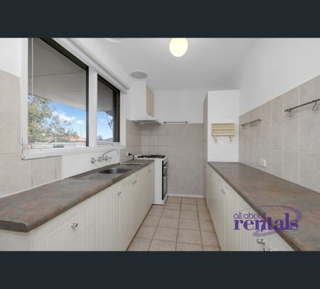 18 Heatherton Rd, Endeavour Hills, Vic 3802 - Photo 3