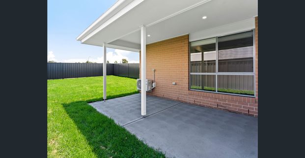 GREAT MODERN 3 BEDROOM HOME - Photo 1