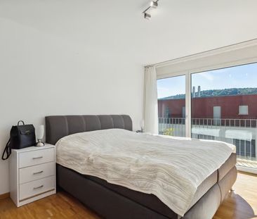 Helle 4.5-Zimmer-Wohnung mit Balkon und Stadtblick in Schlieren - Foto 5