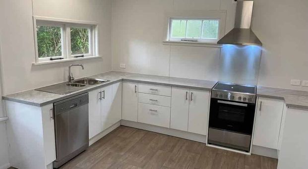 Terrific on Trelissick - Photo 1