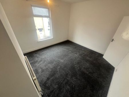 3 bed Terraced - To Let - Photo 5
