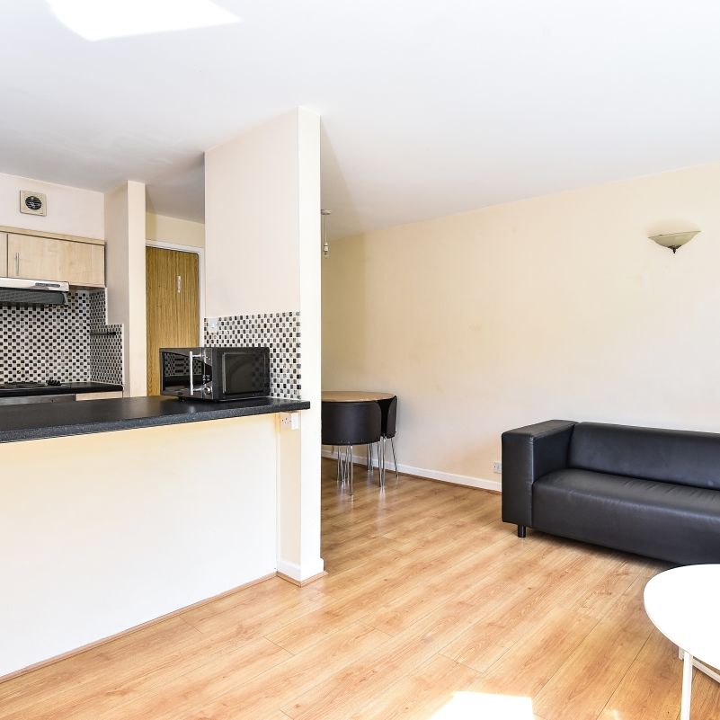 Limetree Walk, Tooting, London, SW17 - Photo 1