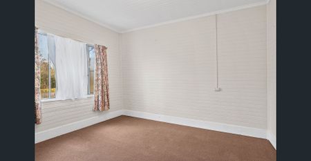 Walk to town - Photo 3