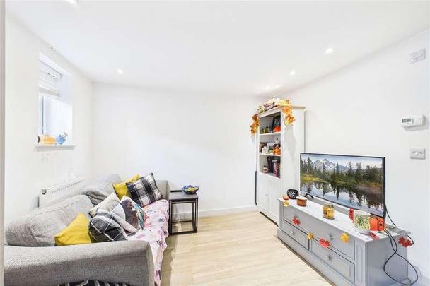 Ray Park Avenue, Maidenhead, Berkshire, SL6 - Photo 1