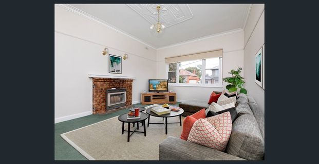 7 Gordon Street ESSENDON - Photo 1