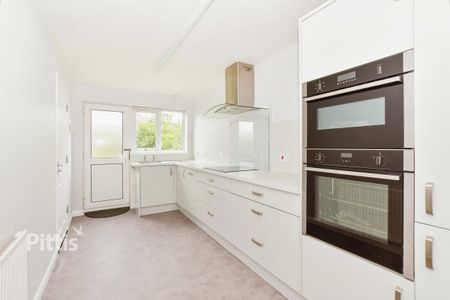 3 bedroom detached bungalow to rent - Photo 4