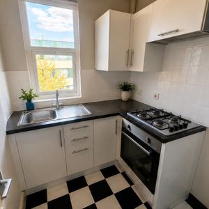 1 Bed Flat, Elmcourt Road, SE27 - Photo 2