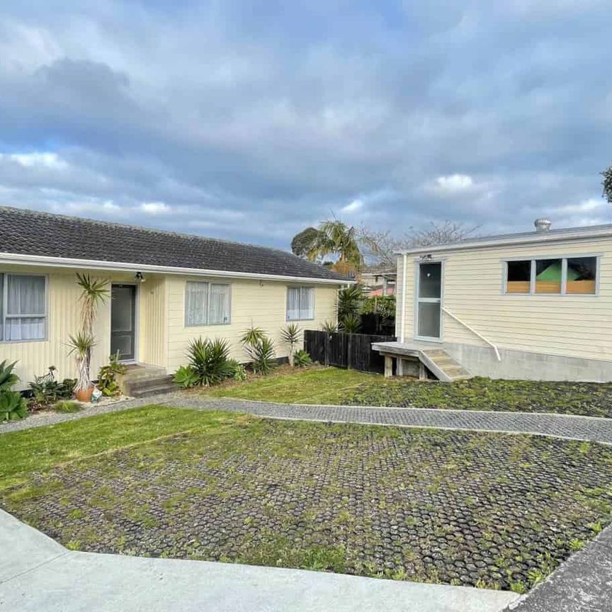 Easy, Breezy, Beautiful family home !! - Photo 1