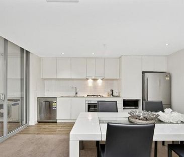 Furnished Two Bedroom Two Bathroom Apartment - Photo 4