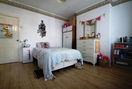 4 Bed - Bright 4 Bedroom House, Crookes - Photo 4