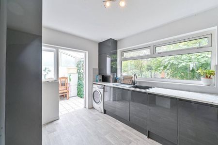 4 bedroom terraced house to rent - Photo 4