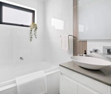 Bright, Stylish Two-Bedroom Apartment in the Heart of Kogarah - Photo 3