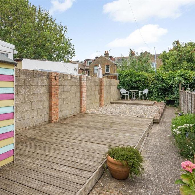 3 bedroom terraced house to rent - Photo 1