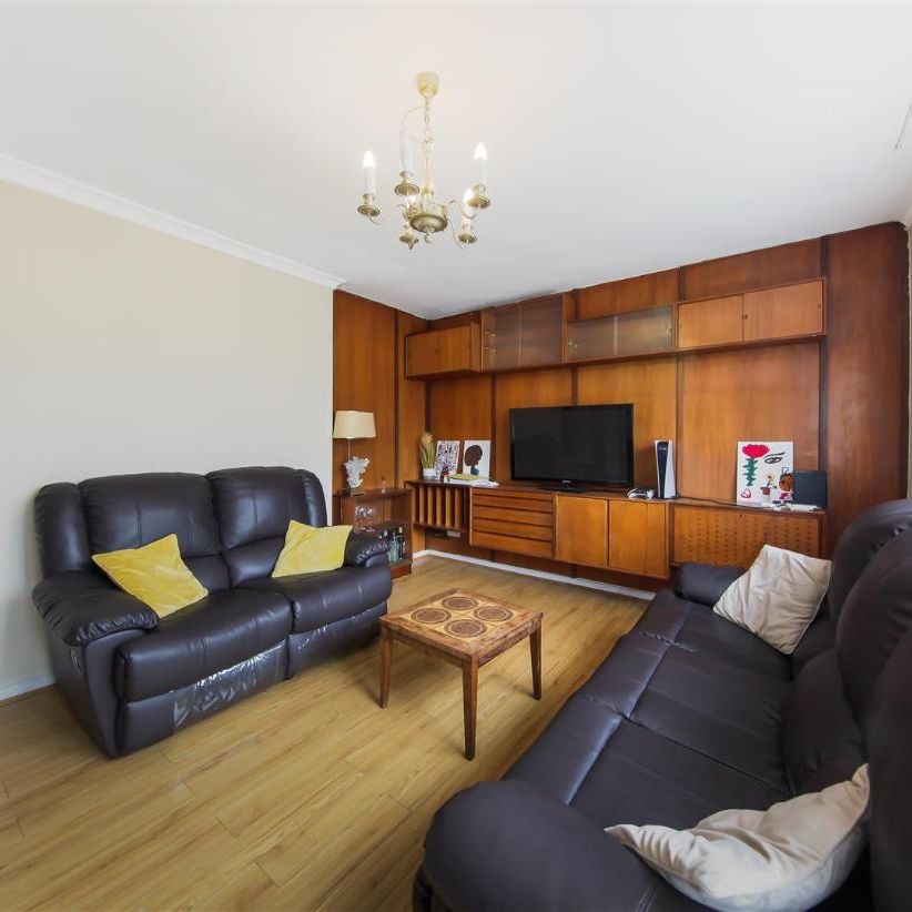 2 Manor Hall Drive, London - Photo 1