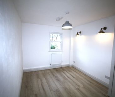 2 Bed Flat, Coningham Mews, W12 - Photo 3