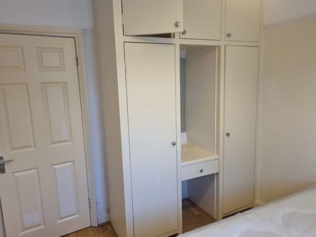 Room in a Shared House, Burnley Road, NW10 - Photo 2