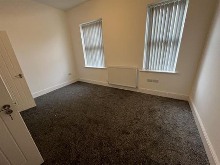 3 bedroom end of terrace house to rent - Photo 4